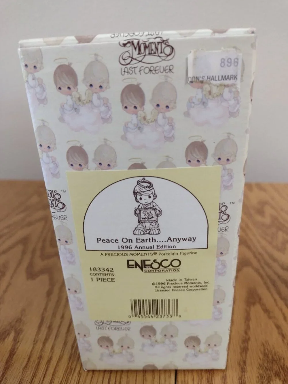 Precious Moments Peace On Earth Anyway Angel Porcelain Figurine 1996 Box #183342